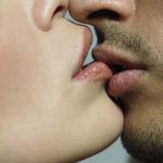 significado de los besos en los labios